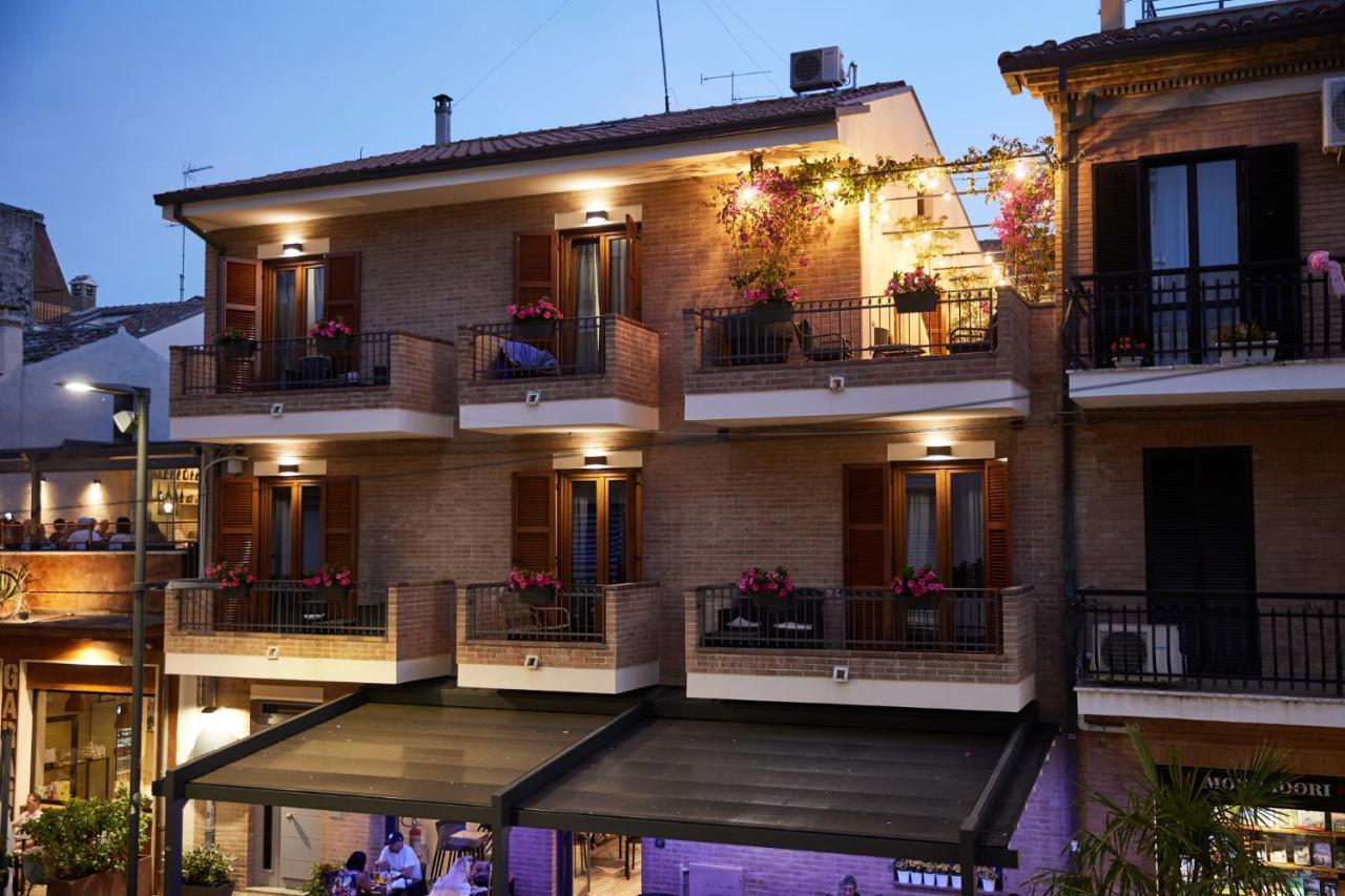 Battisti 56 Hotel Porto SantʼElpidio Buitenkant foto